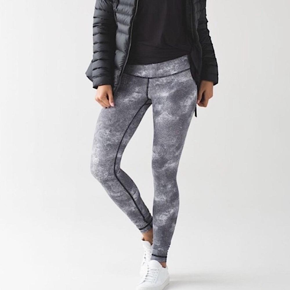 Lululemon Wunder Under Pant III Diffusion White Black Chevron Leggings Size 2